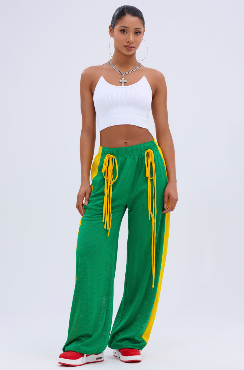 INVISIBLE STRAP CROPPED TANK TOP