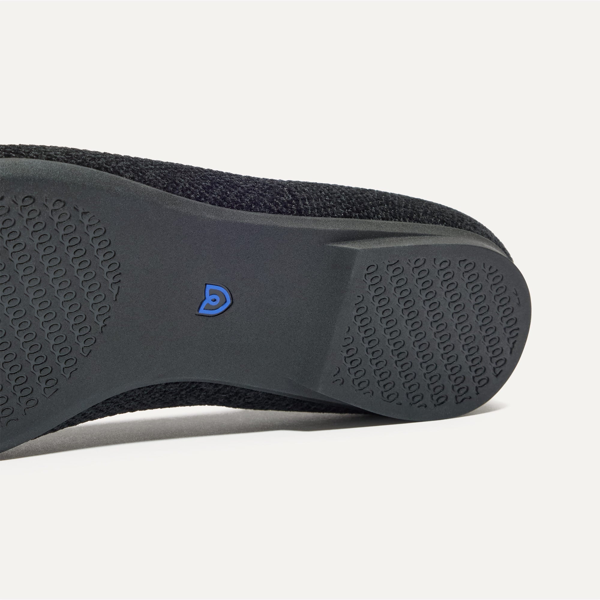 The ReVelvet™ Emblem Point II - ReVelvet™ Black