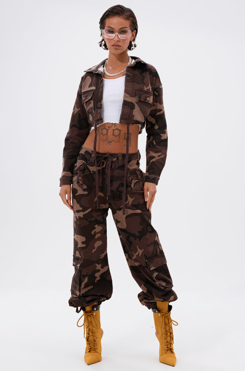 CANT SEE ME BROWN CAMO CROPPED BUTTON DOWN