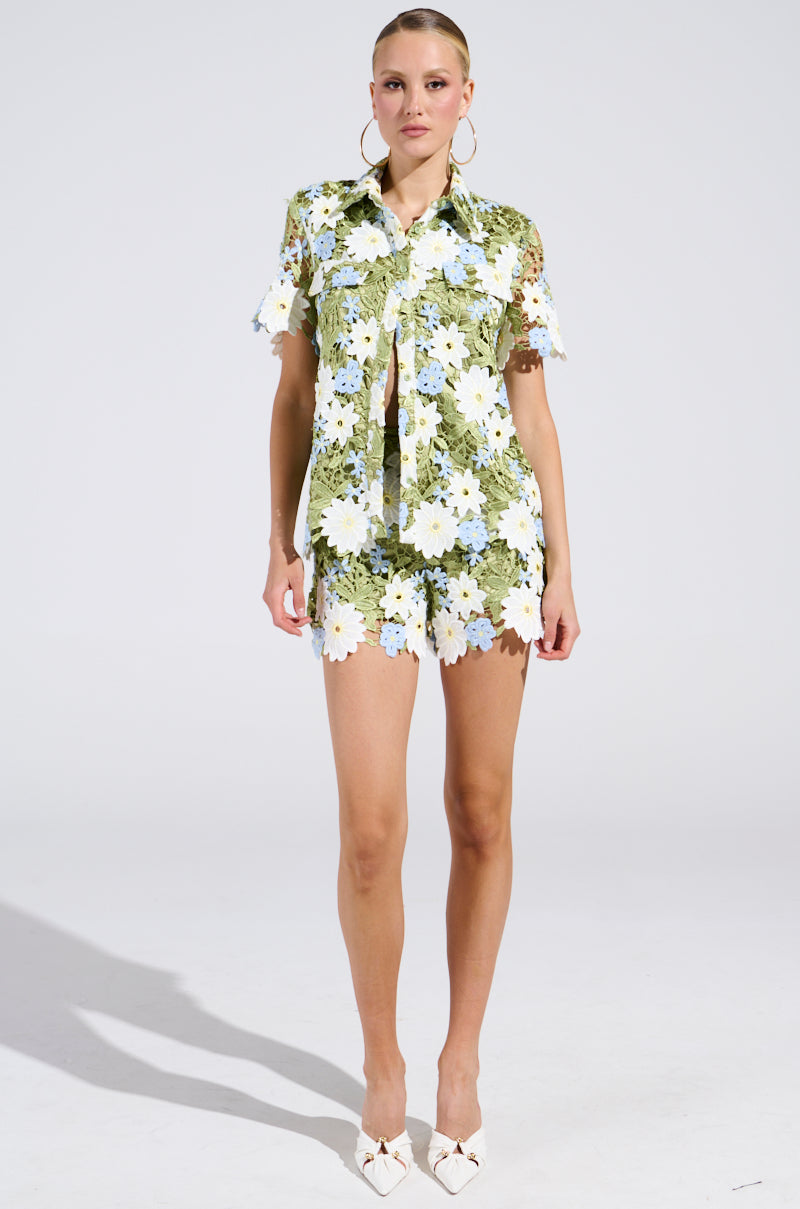 DAISY CROCHET SHORT SLEEVE BUTTON UP SHIRT