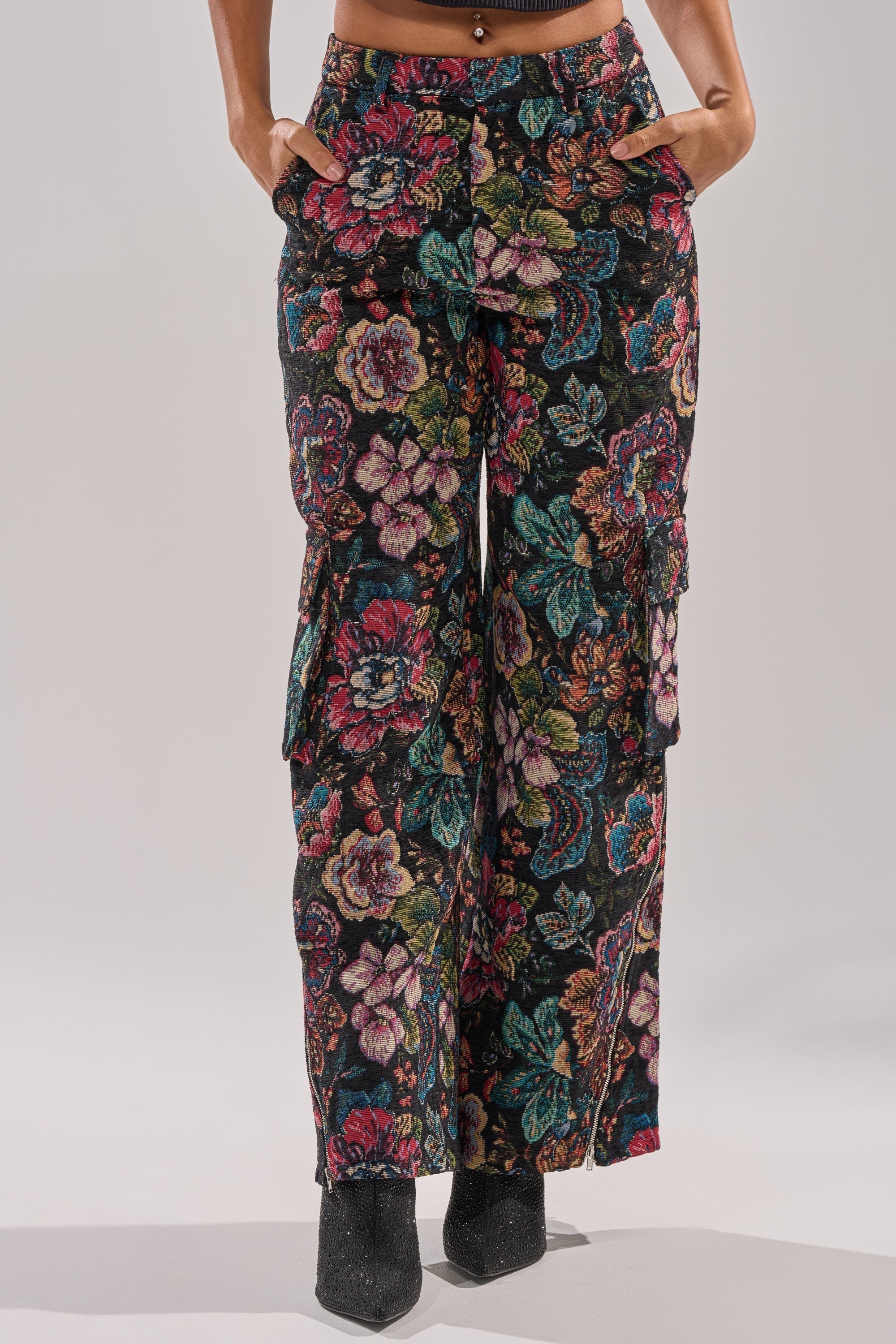 PRETTY LITTLE LADY BROCADE TROUSER
