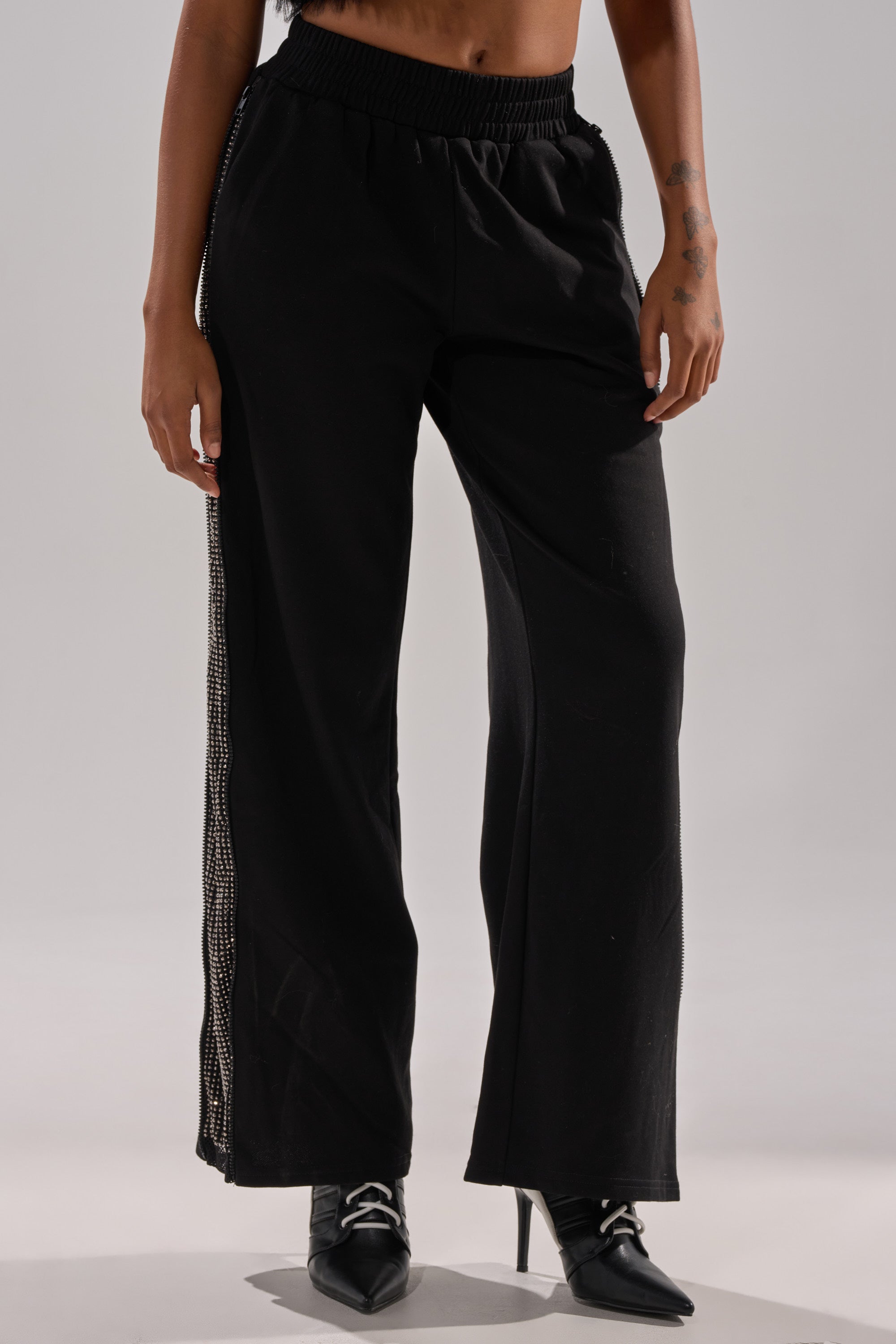 OPEN UP WIDE LEG JOGGER WITH RHINESTONE
