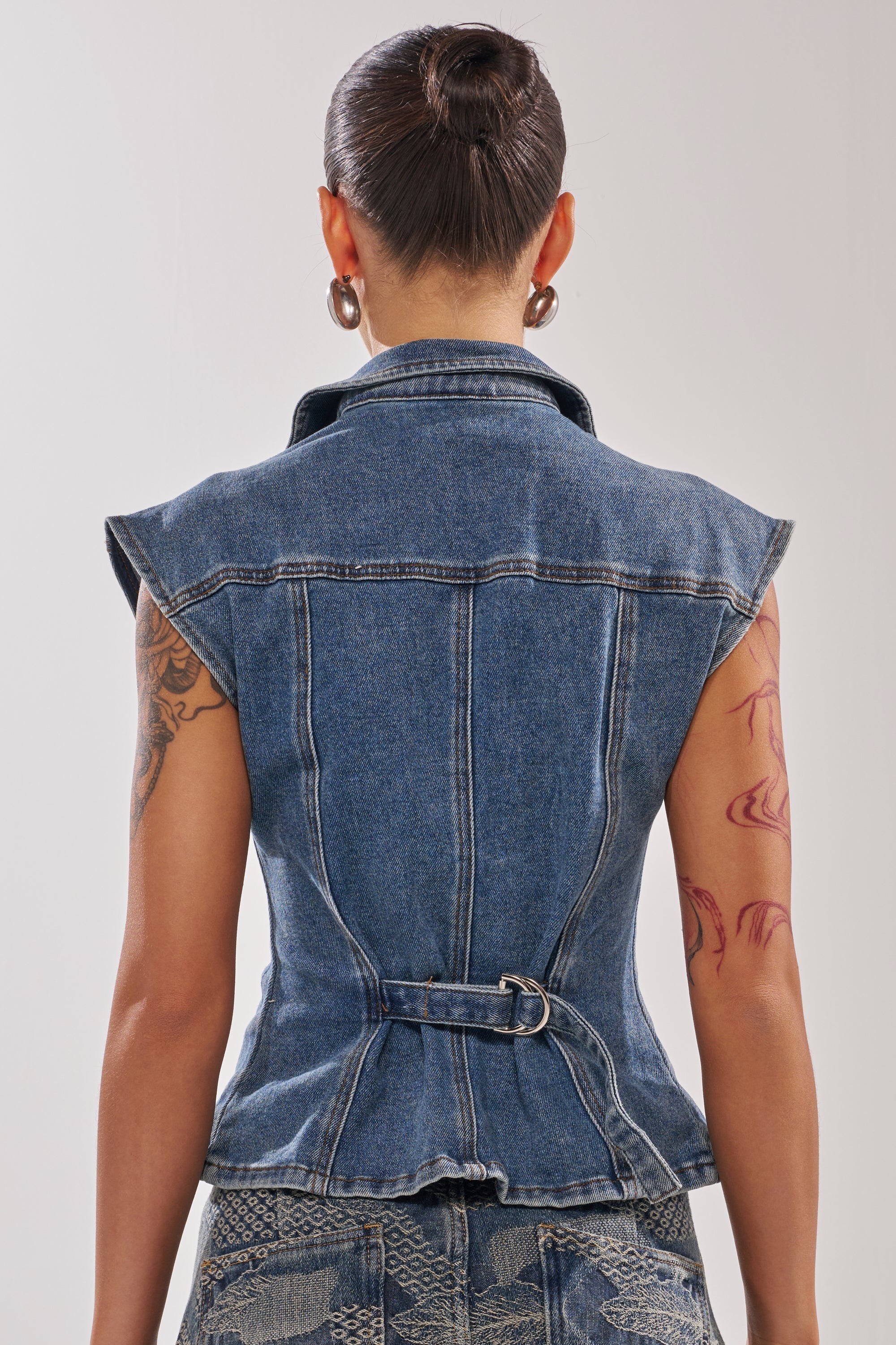 LILY DENIM BUTTON DOWN IN MEDIUM BLUE DENIM