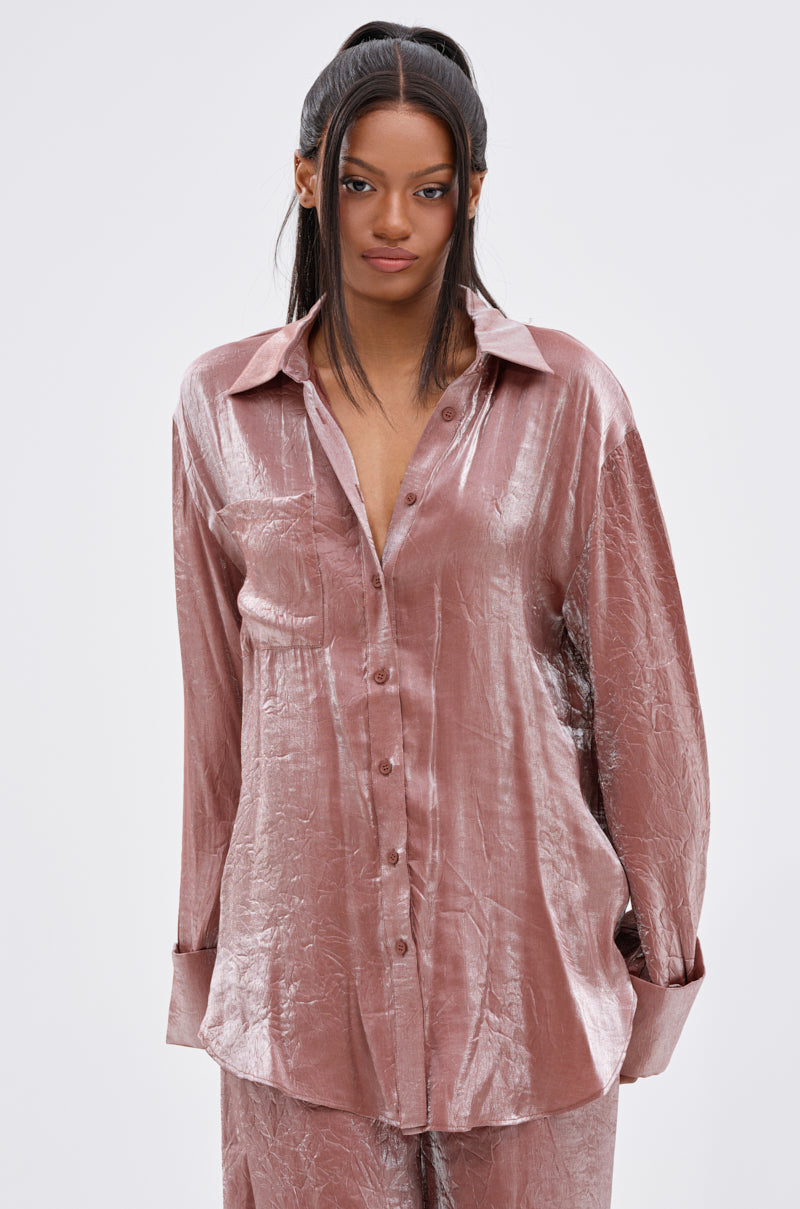 LOOK AT ME BUTTON DOWN TOP