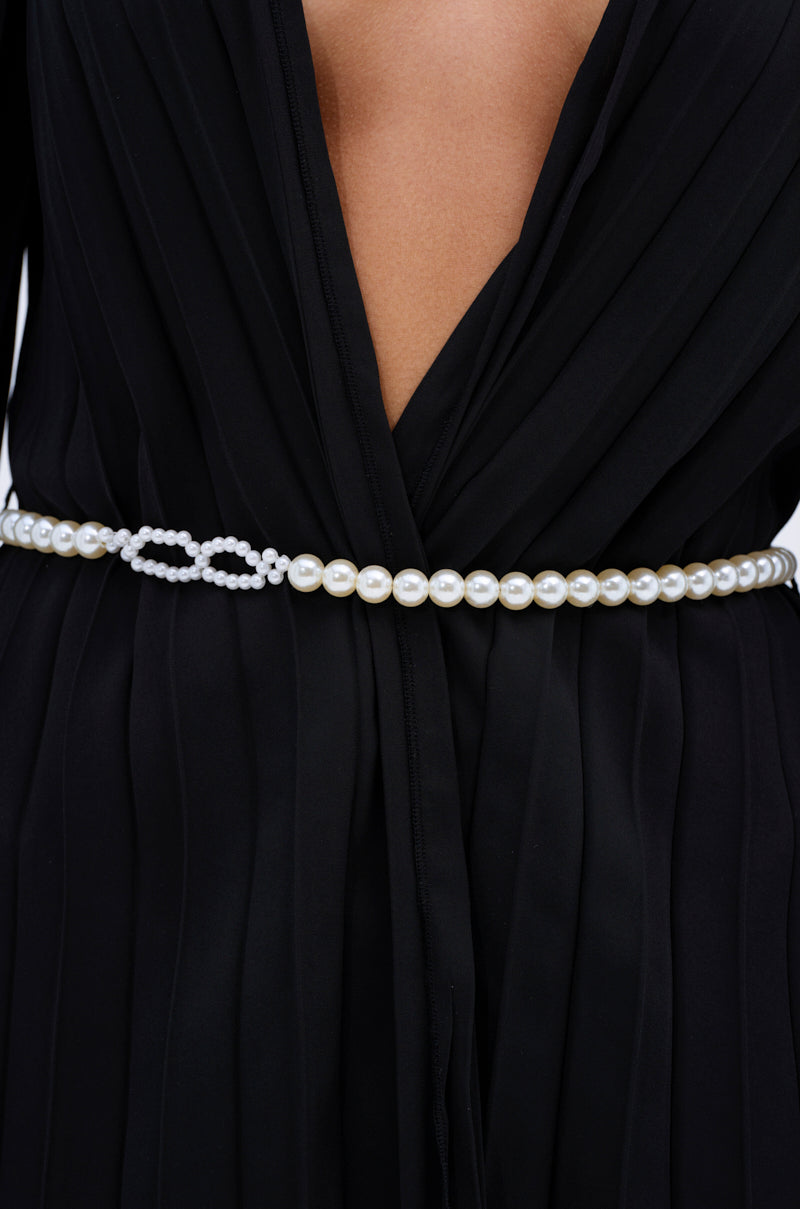 QUEEN OF EVERYTHING BLOUSE