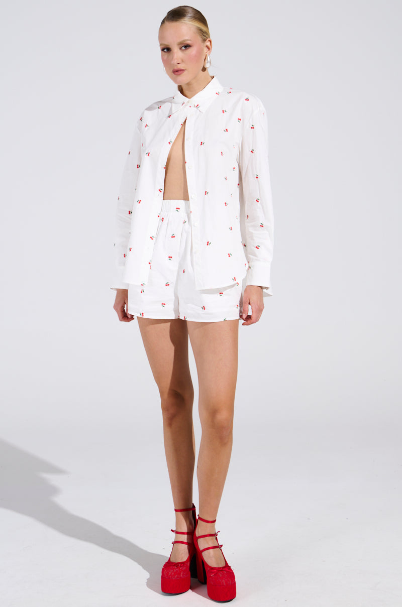 FLOWER WOMAN BUTTON DOWN TOP