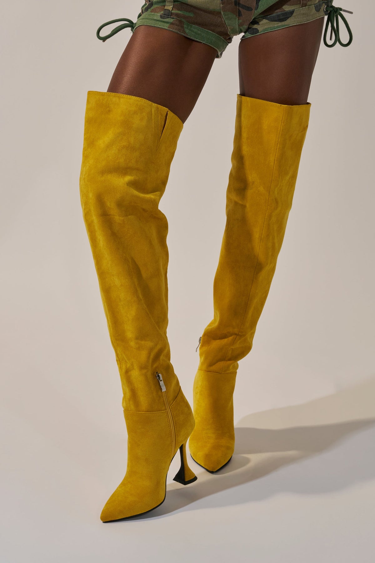 AZALEA WANG STEPHAN YELLOW SUEDE CHUNKY BOOT