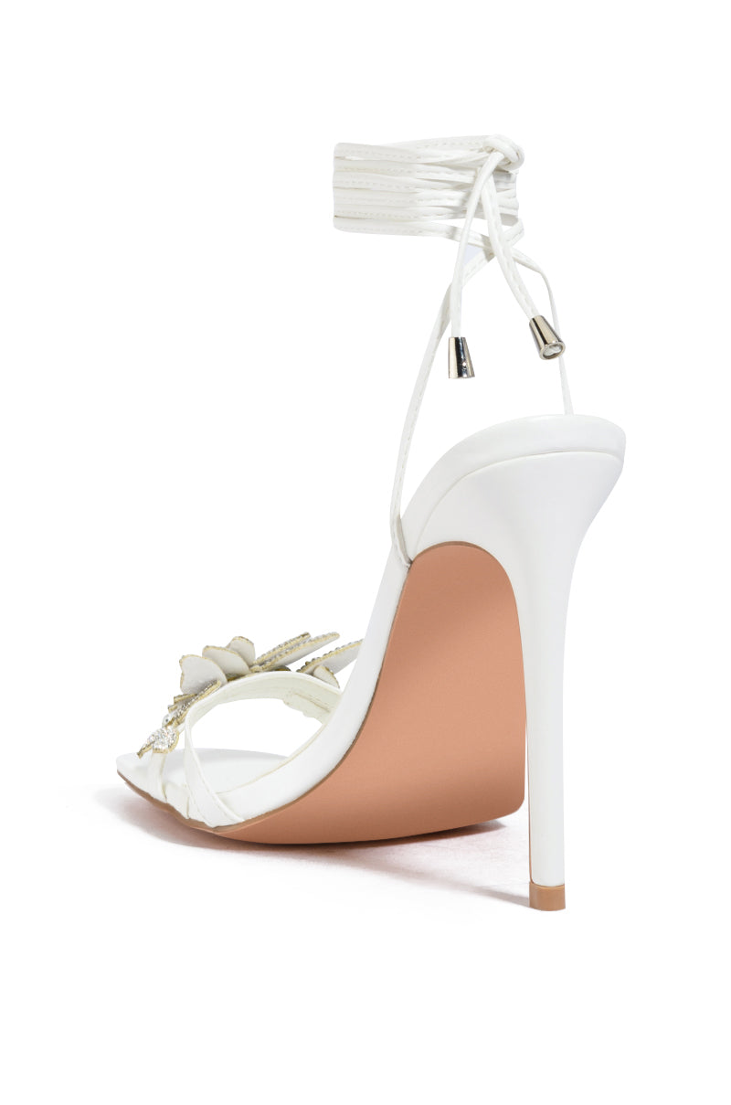 AZALEA WANG CHEER WHITE BUTTERFLY EMBELLISHED SANDAL