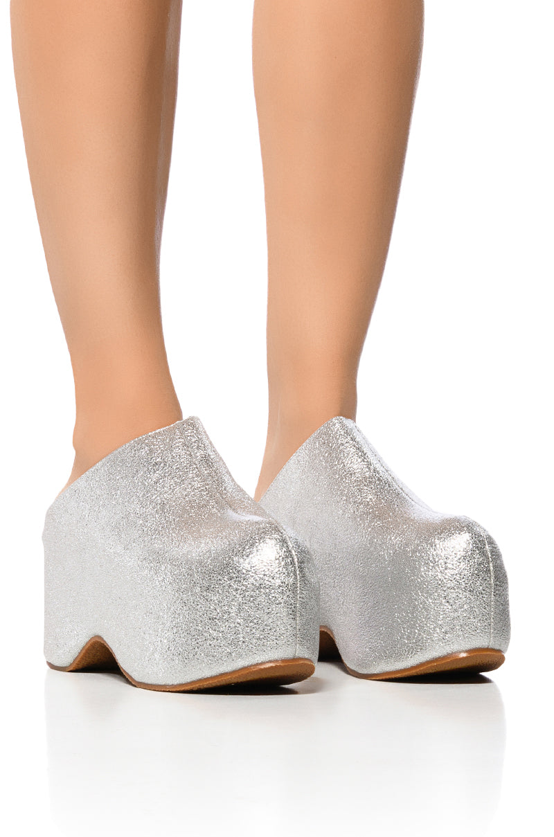 AZALEA WANG LIZZY SILVER CLOG