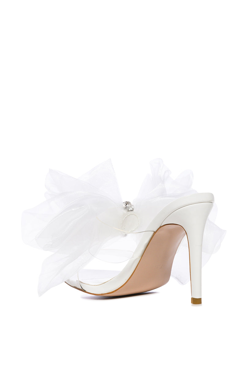 AZALEA WANG CAPABLE BOW SANDAL IN WHITE