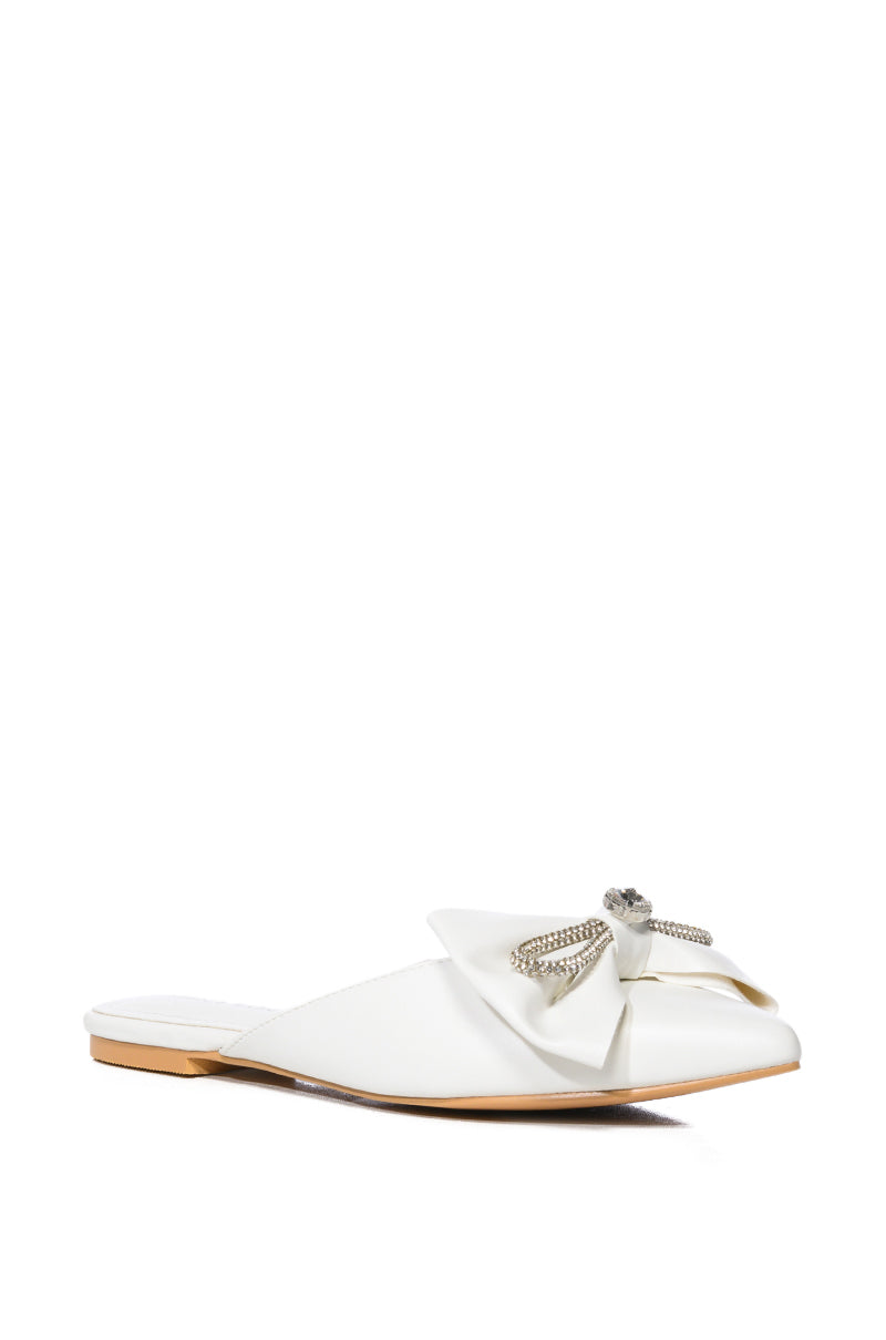 AZALEA WANG MORRIGAN WHITE EMBELLISHED BOW DETAIL FLAT