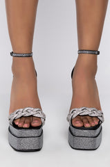 AZALEA WANG SHOW STOPPER CHUNKY SANDAL IN BLACK