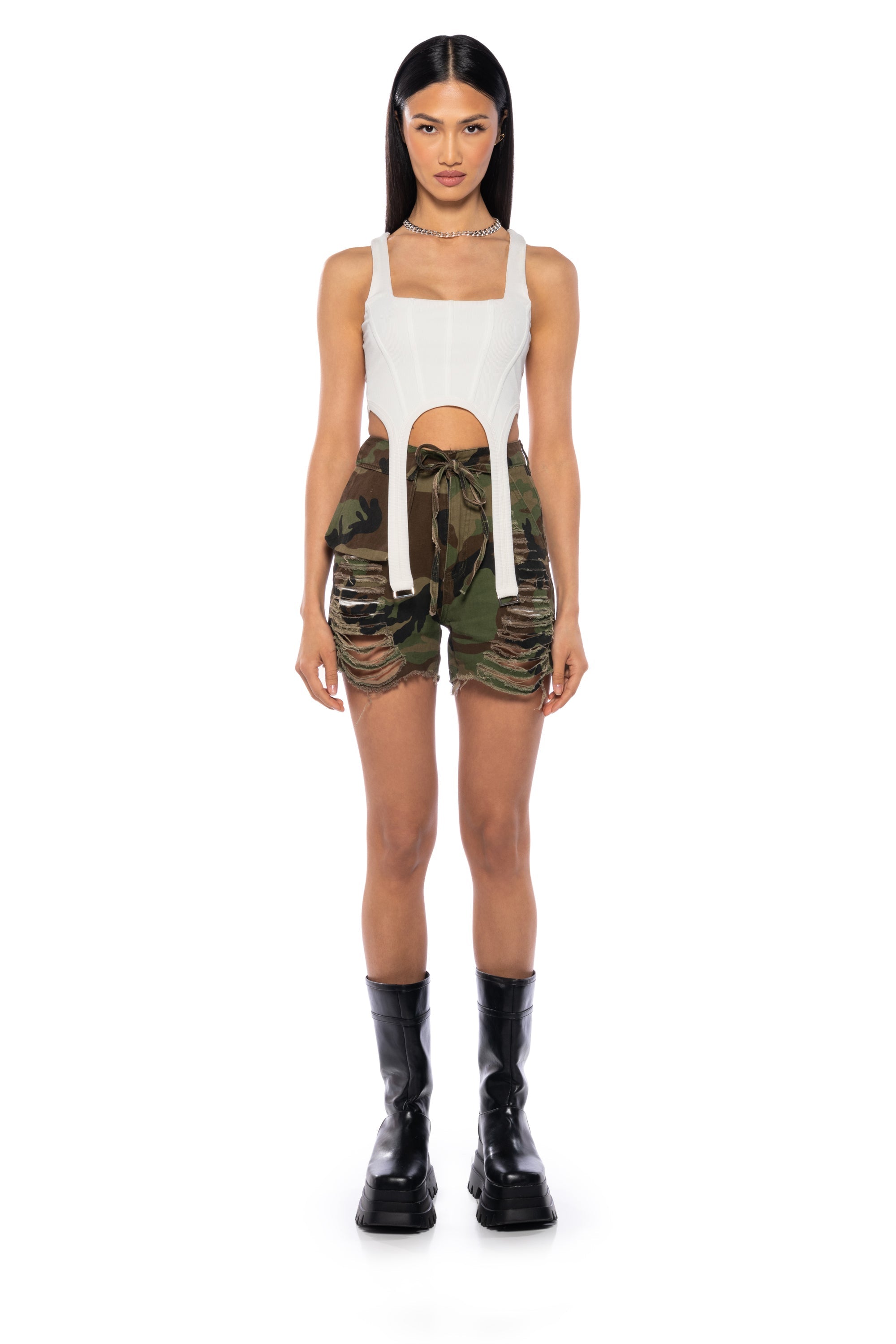 AT ATTENTION DISTRESSED CAMO SHORT
