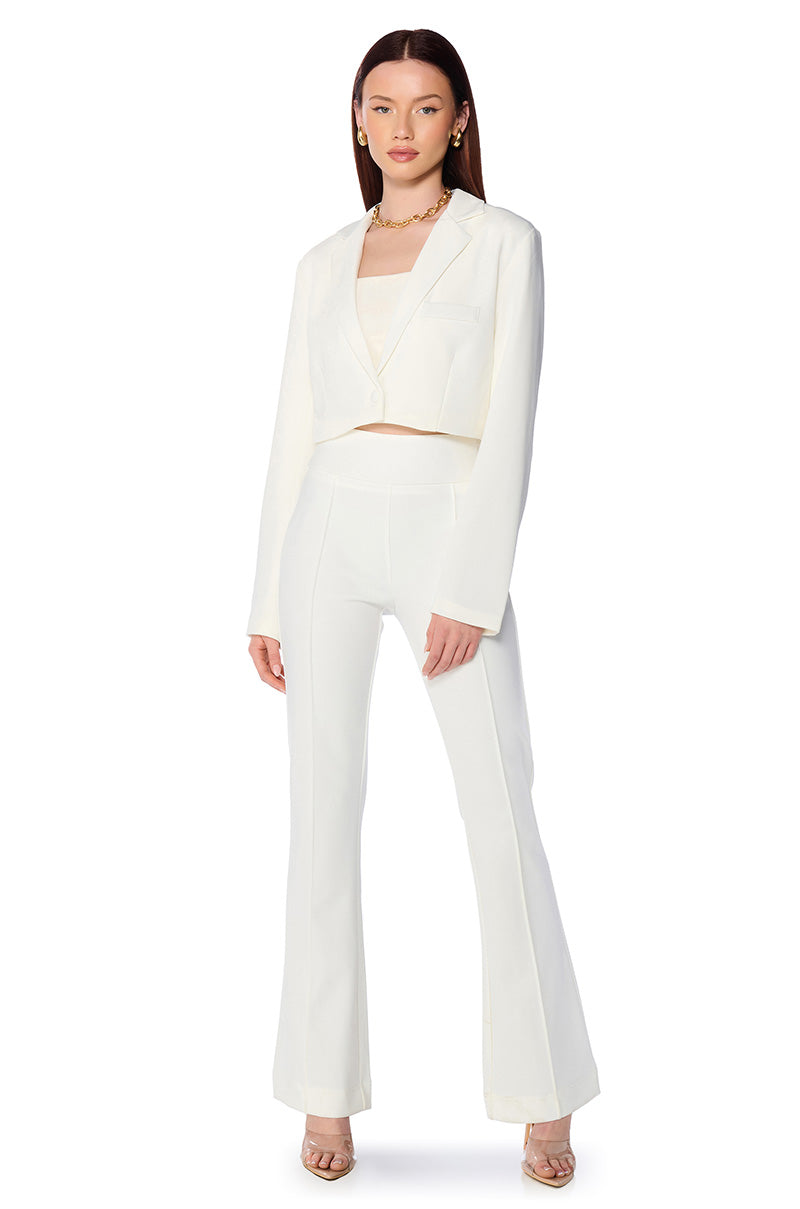 CLASSIC CROP BLAZER IN WHITE