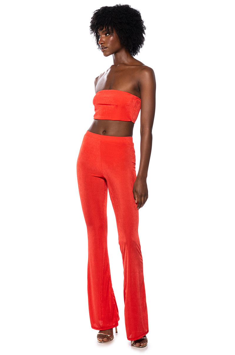 EASY TO WEAR BANDEAU TOP