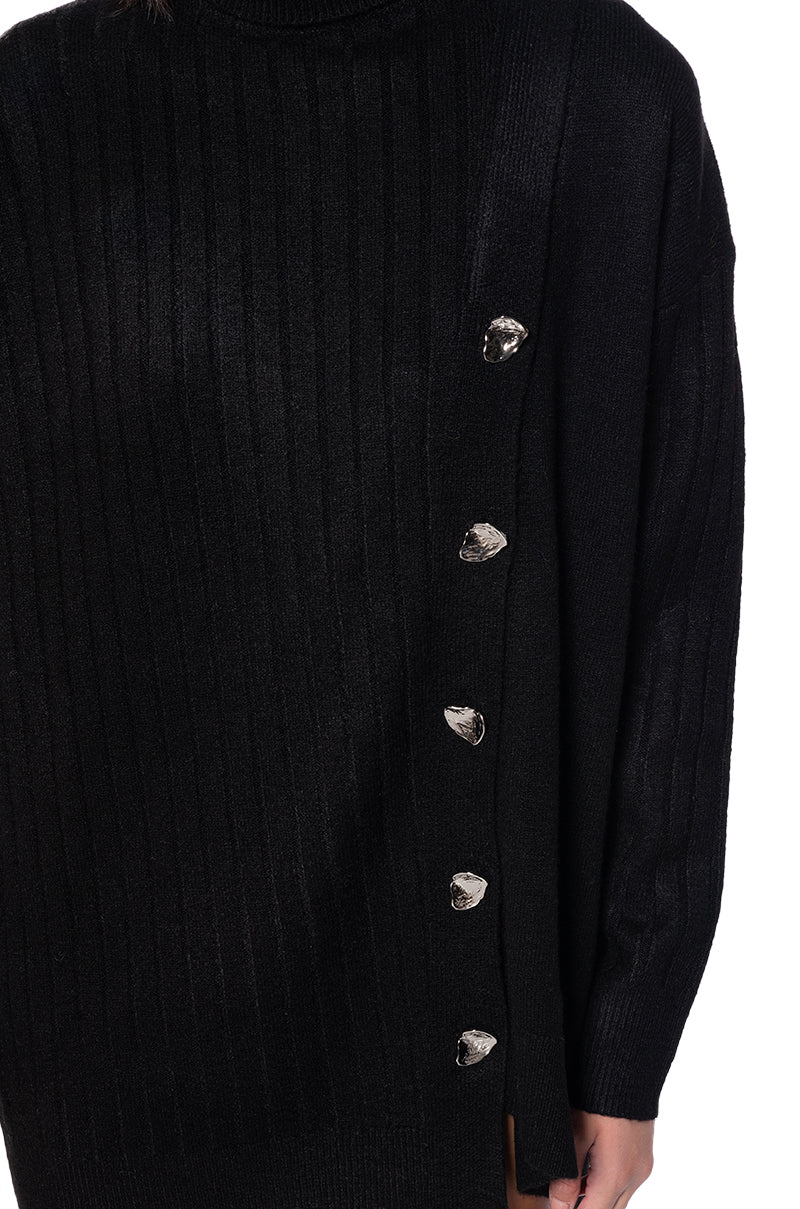 ELLIS OVERSIZED BUTTON DETAIL OPEN SIDE SWEATER