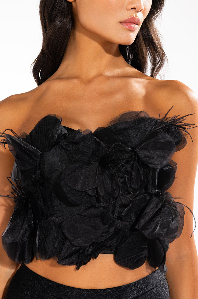 GIN FIZZ STRAPLESS APPLIQUE CROPPED BLOUSE