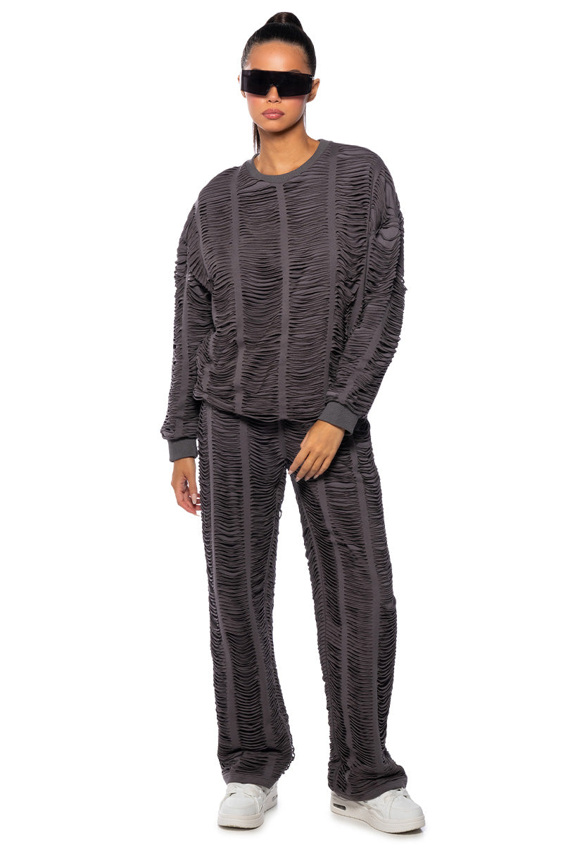 DISTRESSED OVERSIZE SWEATSHIRT