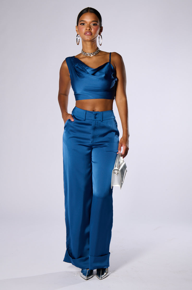 MOVE AND SHAKE CROPPED TOP