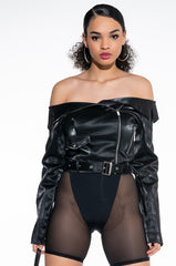 OFF THE SHOULDER PLEATHER MOTO JACKET