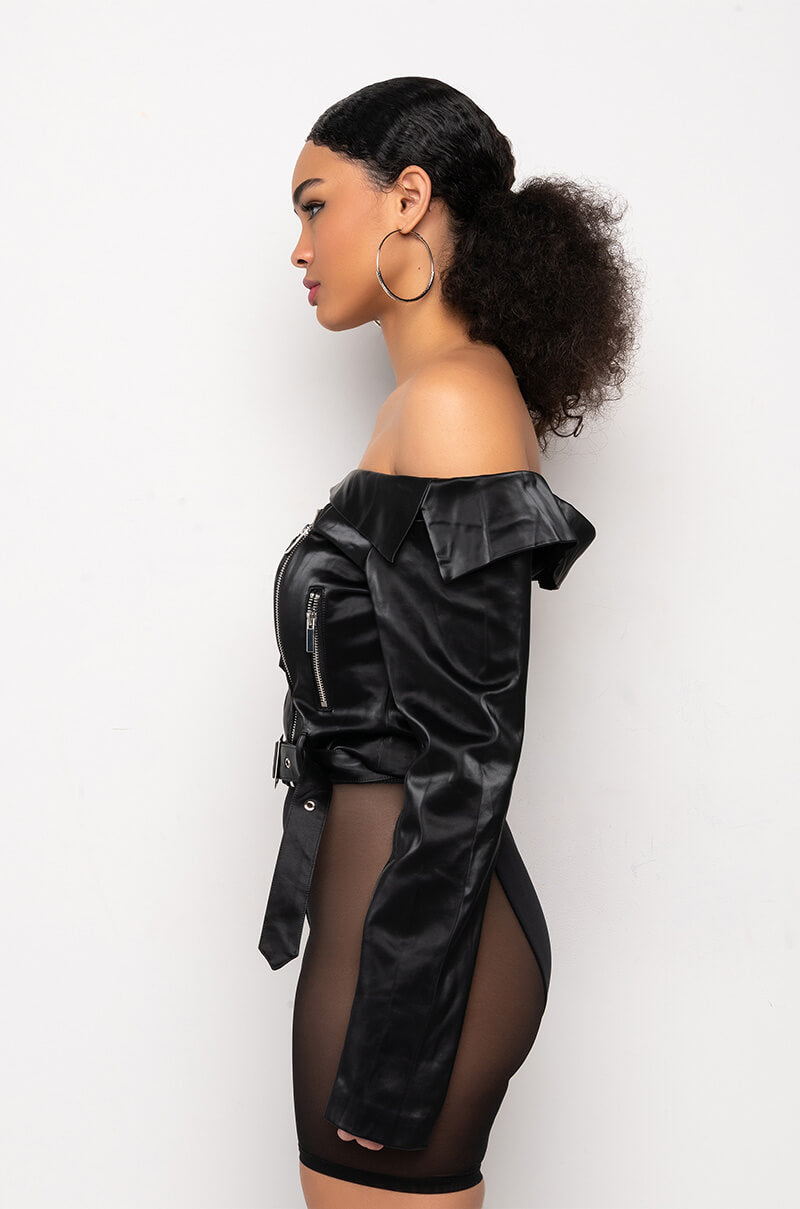 OFF THE SHOULDER PLEATHER MOTO JACKET